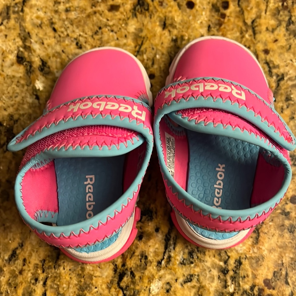 Like New! Reebok Sandals